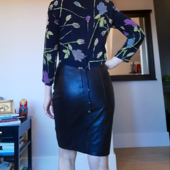 Vintage black leather skirt - Picture 4 of 8